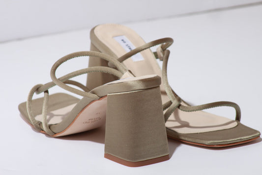 Zapatos de invitada cómodos: cómo elegir tacones para bailar hasta el final